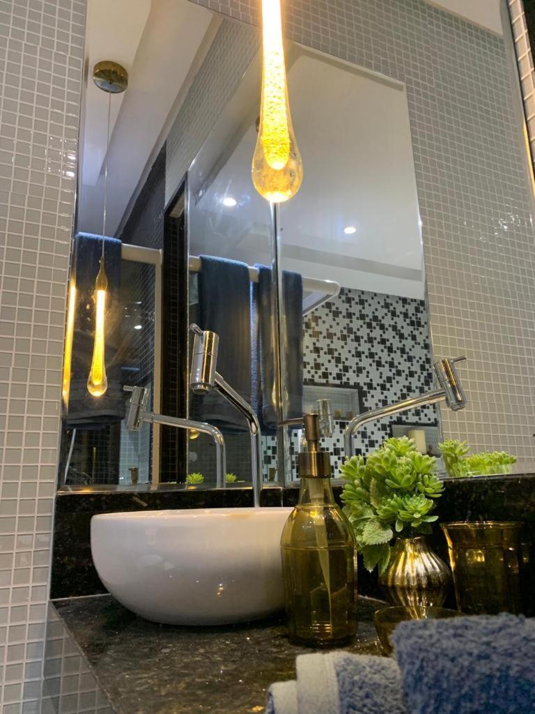 Maravilhoso Apartamento 2 Quartos Com Ofuro Porto Da Barra Salvador Summer Barra Flat Екстериор снимка